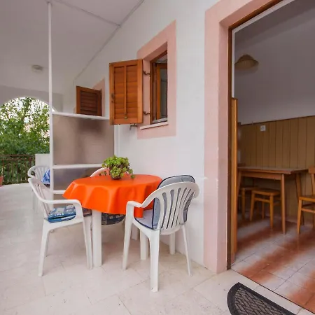 Guest house Bajan 545 Jadrtovac