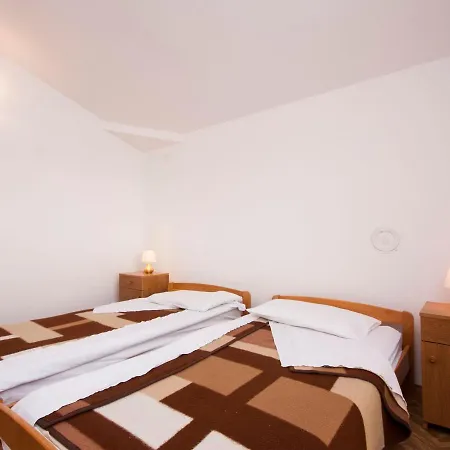 Guest house Bajan 545 Jadrtovac